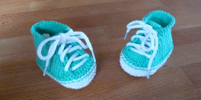 Babyschuhe Babysöckchen gestrickt 9 cm Handarbeit Schuhe NEU 5